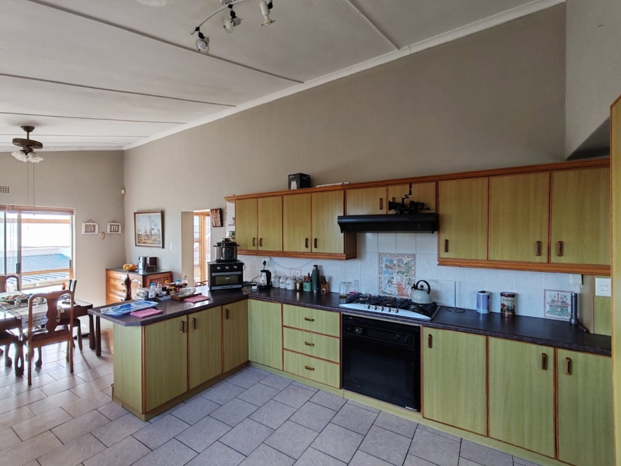 5 Bedroom Property for Sale in Perlemoenbaai Western Cape